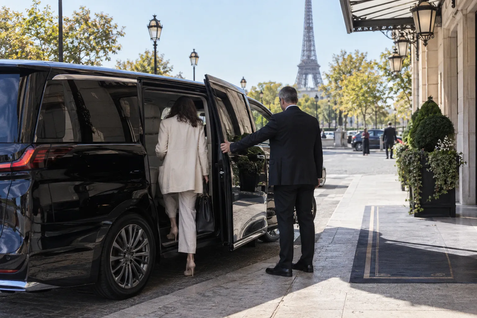 Lexus LM : pourquoi ce van de luxe redéfinit le transport exécutif à Paris