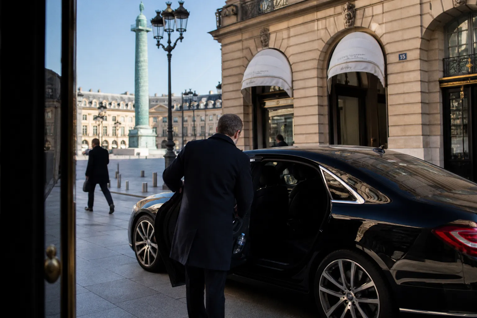 Marché du luxe automobile : quels impacts pour les flottes de chauffeurs privés à Paris ?