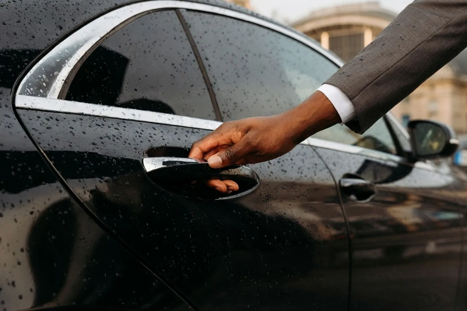Transport de personnes : comment repérer un chauffeur VTC illégal à la gare